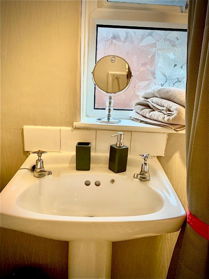 Double Room Bentilee Bucknall  Екстер'єр фото