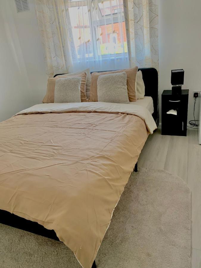 Double Room Bentilee Bucknall  Екстер'єр фото