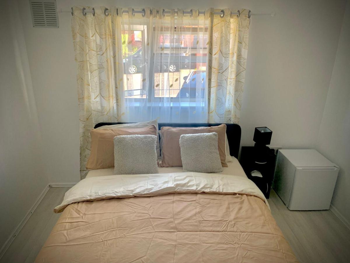 Double Room Bentilee Bucknall  Екстер'єр фото