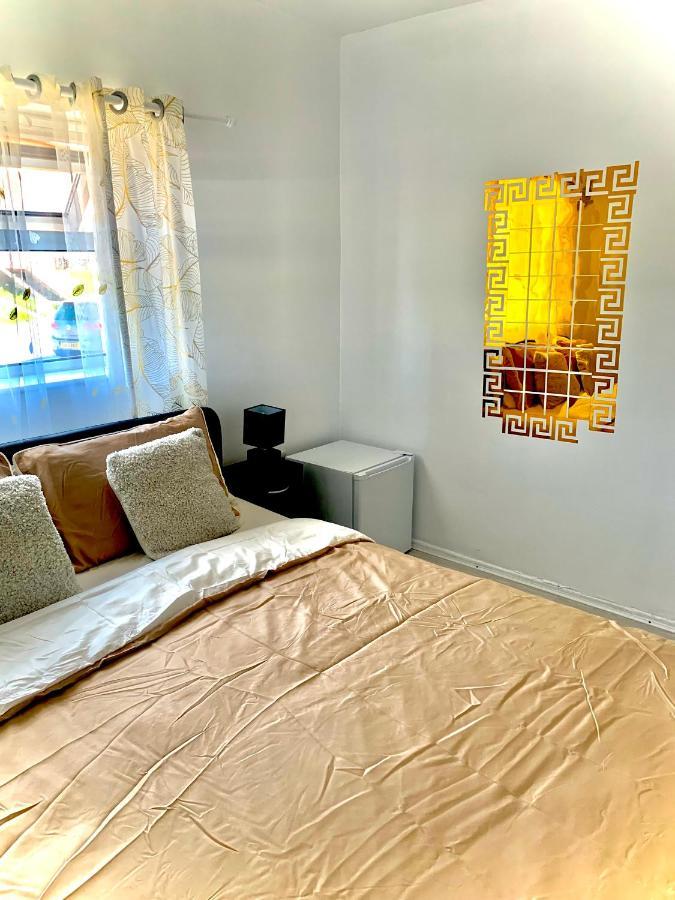Double Room Bentilee Bucknall  Екстер'єр фото
