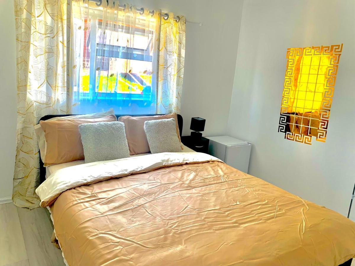 Double Room Bentilee Bucknall  Екстер'єр фото