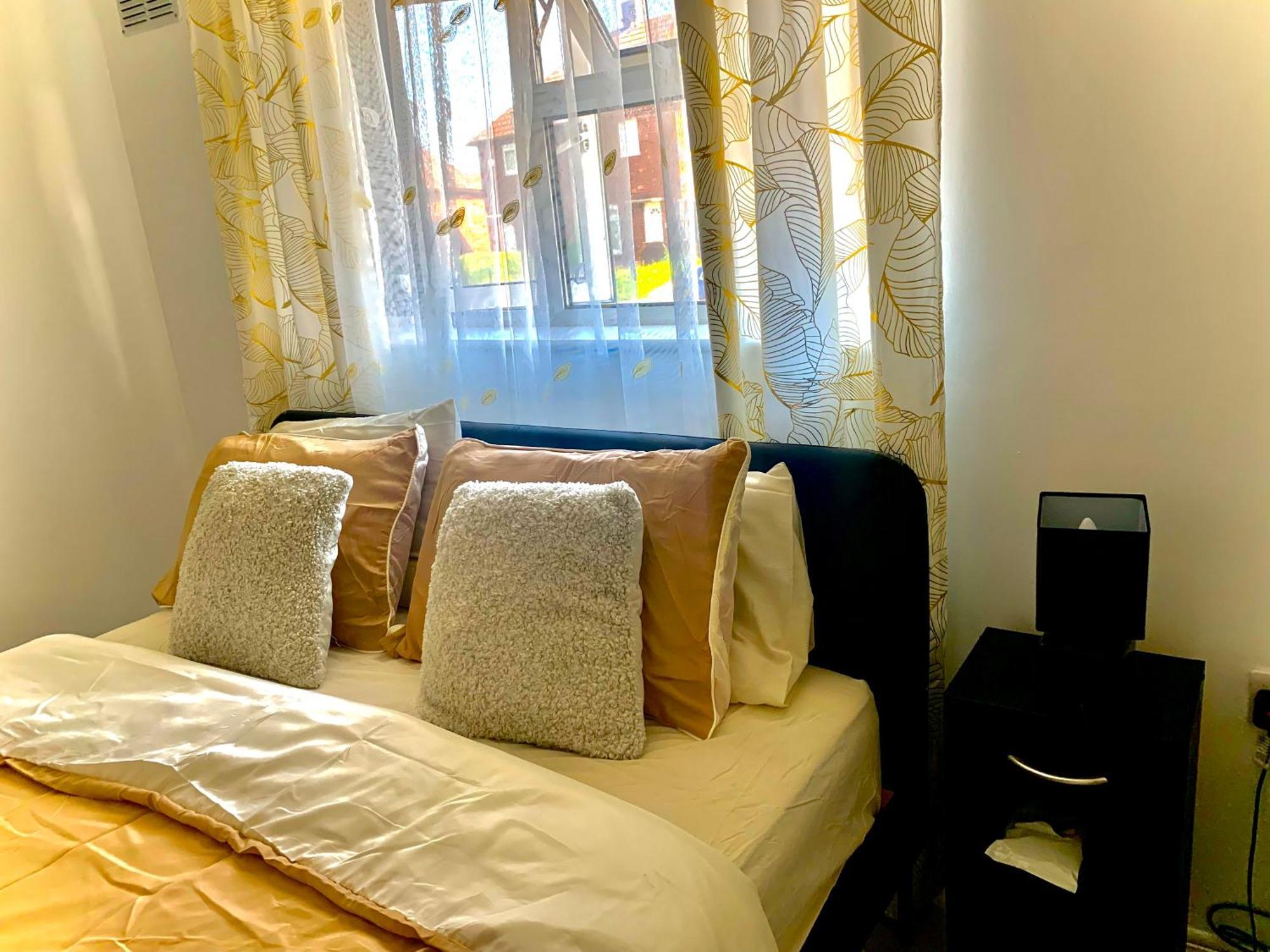 Double Room Bentilee Bucknall  Екстер'єр фото